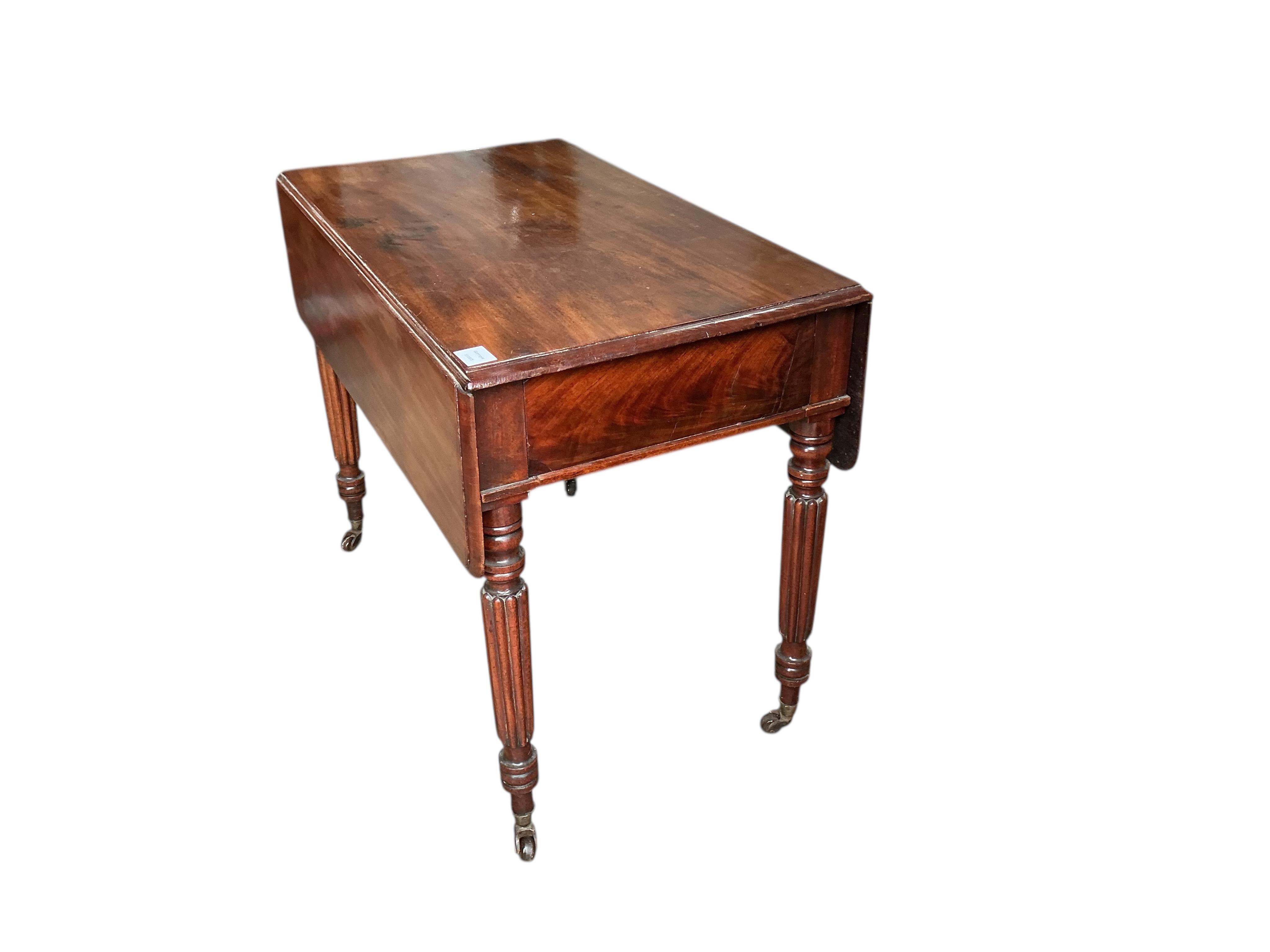 A George IV mahogany Pembroke table, width 90cm, depth 51cm, height 72cm